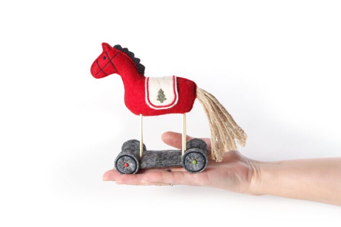 Лошадка из войлока ручной работы, игрушка символ года из войлока