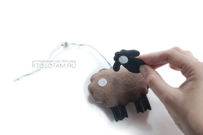елочные игрушки "барашки" из войлока ручной работы, подарок символ года 2015