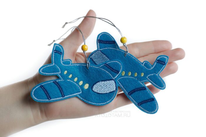 самолёт, сувенирный набор елочных игрушек на тему транспорт, сувениры из фетра ручной работы, елочные игрушки из фетра