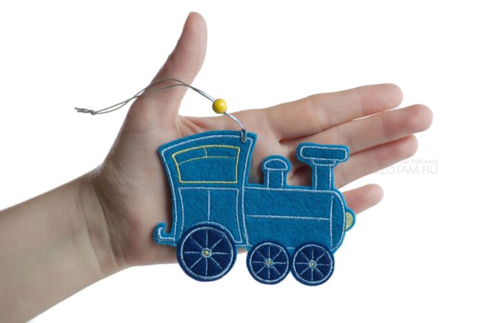 паровозик, вагончики, сувенирный набор елочных игрушек на тему транспорт, сувениры из фетра ручной работы, елочные игрушки из фетра