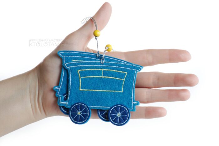 паровозик, вагончики, сувенирный набор елочных игрушек на тему транспорт, сувениры из фетра ручной работы, елочные игрушки из фетра