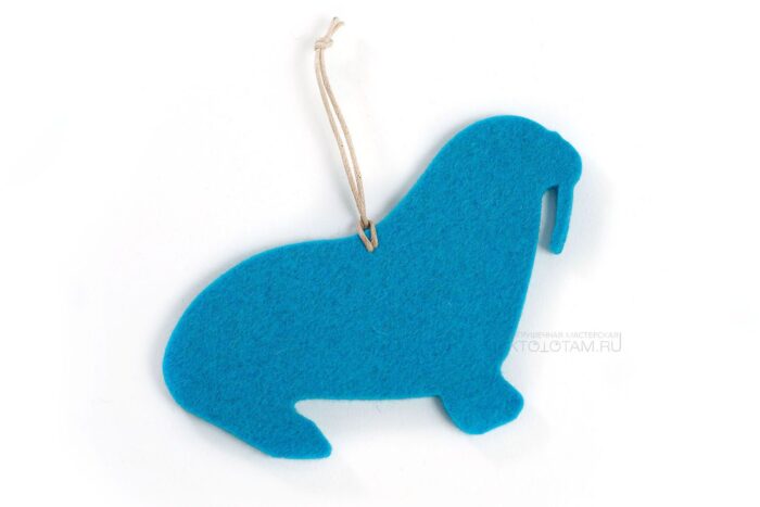 голубой морж из войлока, фетровый морж, елочная игрушка морж из листового войлока, фигурка морж из фетра на заказ с логотипом