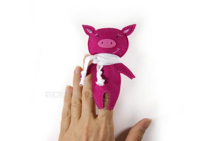 пальчиковая игрушка из фетра поросёнок,новогодний сувенир свинья, год свиньи символы сувениры, сувенир свинья символ года оптом