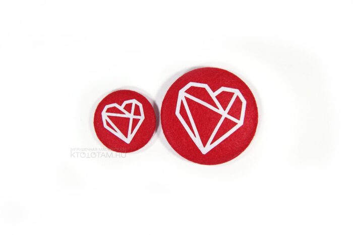 значок и магнит для выставки полигональное сердце по дизайну заказчика