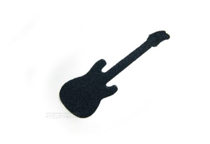 значок гитара из фетра, производство фетровых промо сувениров на заказ