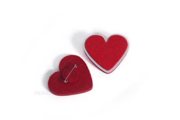 значок брошка "сердце" из фетра, промо сувенир фетровый