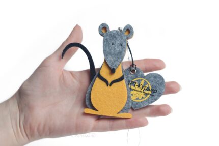 крыса игрушка на ёлку из фетра с сердцем и логотипом на заказ