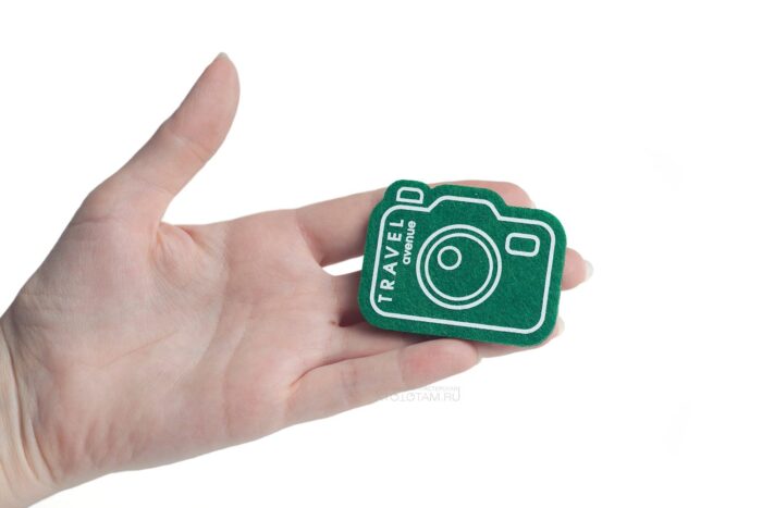 фетровый значок фотоаппарат с принтом и логотипом производство на заказ