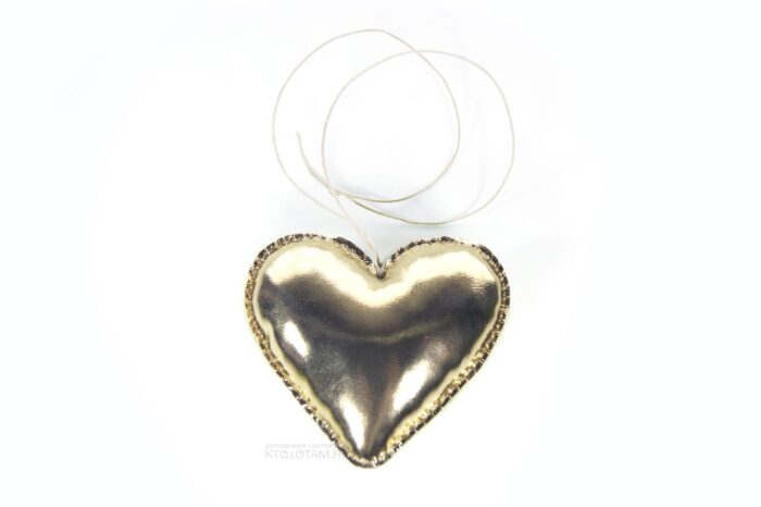 золотое сердце ёлочная игрушка ручной работы из кожзама