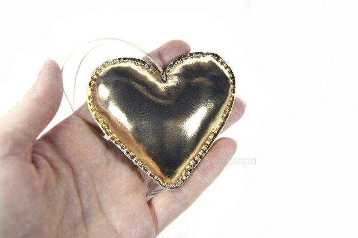 золотое сердце ёлочная игрушка ручной работы из кожзама