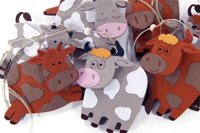 фетровые ёлочные игрушки символы года быки коровы производство оптом на заказ