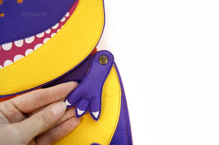 мягкие лапки рюкзак в виде персонажа, маскот продукта динозавр, на заказ оптом разработка и производство