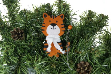 ёлочная игрушка Тигр в шарфике сувенир символ года с логотипом на заказ с аппликацией из фетра