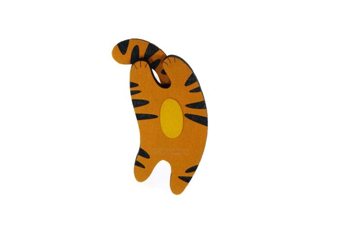 фетровый тигр игрушка на ёлку с логотипом на заказ корпоративный подарок