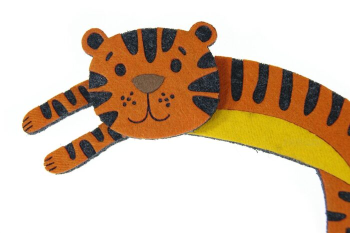 Тигр новогодние подарки символы года ёлочные игрушки с логотипом на заказ из фетра