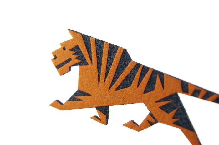промо сувениры символы года тигра ёлочные игрушки с логотипом на заказ из фетра