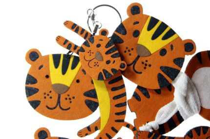 тигр из фетра на елку купить сувенирные подарки с логотипом