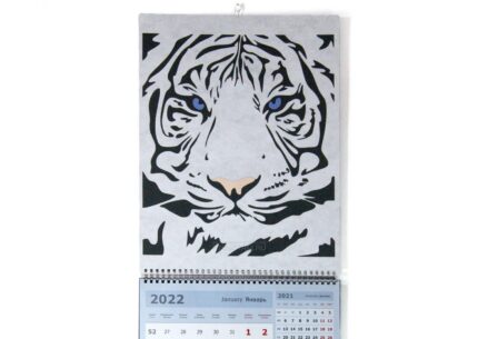 календарь из фетра с шапкой в виде тигра с логотипом