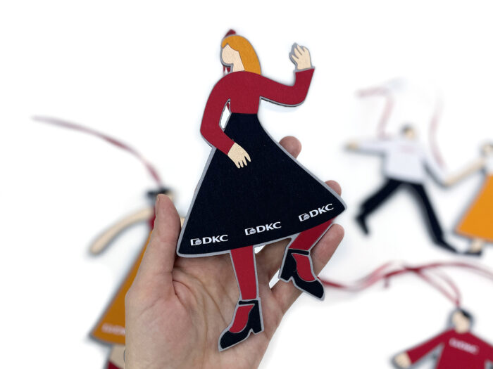 корпоративные персонажи Танцующие люди, авторские елочные игрушки из фетра по макету заказчика, хенд-мейд подарки из фетра