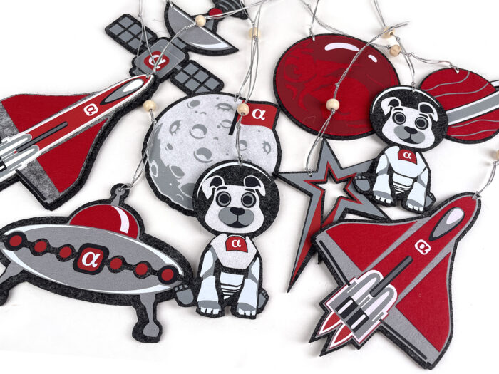 космический набор ёлочных игрушек с персонажем и корпоративными символами, авторские елочные игрушки из фетра по макету заказчика, хенд-мейд подарки из фетра производство на заказ с логотипом