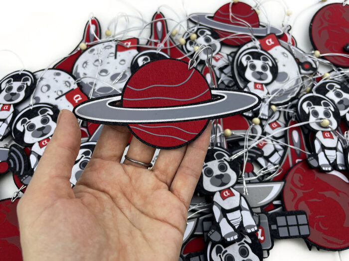 космический набор ёлочных игрушек с персонажем и корпоративными символами, авторские елочные игрушки из фетра по макету заказчика, хенд-мейд подарки из фетра производство на заказ с логотипом