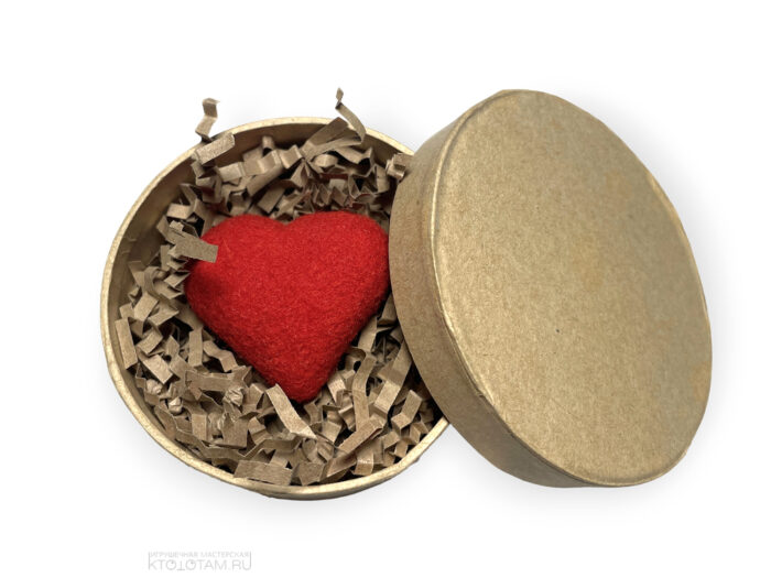 Брошка Сердце из войлока (скульптурное валяние), в крафтовой коробке, оригинальные эко подарки