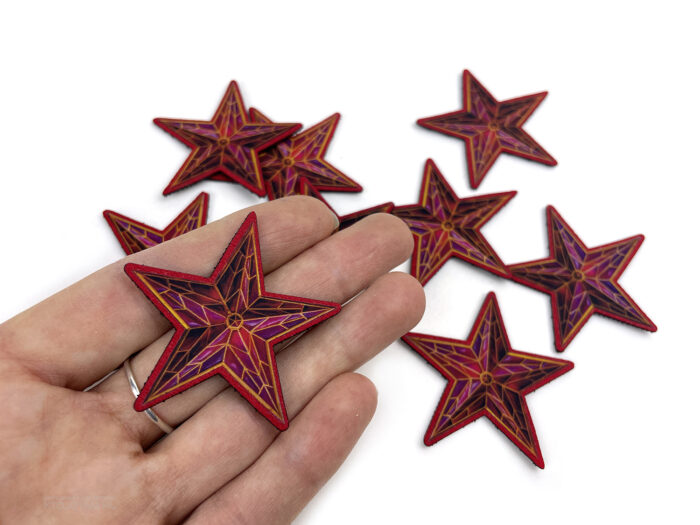 Красные звёзды из фетра на липучке велкро, оригинальные промо сувениры на липучке на заказ в Москве