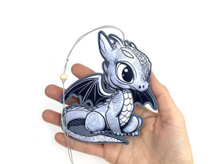 Ёлочный шар из фетра с белым драконом, изготовление фетровых игрушек по авторскому дизайну