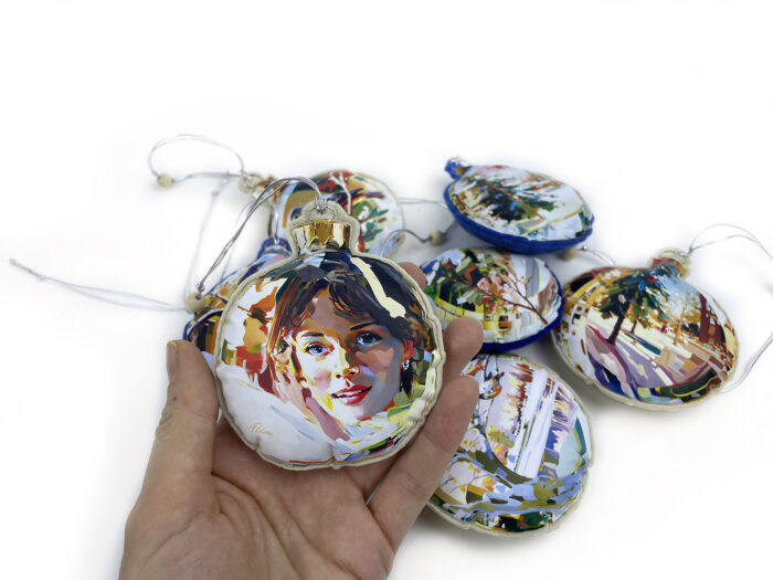 производство мягких игрушек елочные шары из фетра с художественным принтом, подарки на заказ из фетра, сувенирная продукция к новому году ручной работы оптом